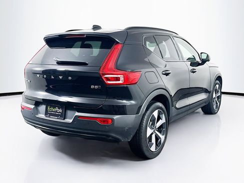 Used 2024 Volvo XC40 B5 Plus w/ Climate Package image 9