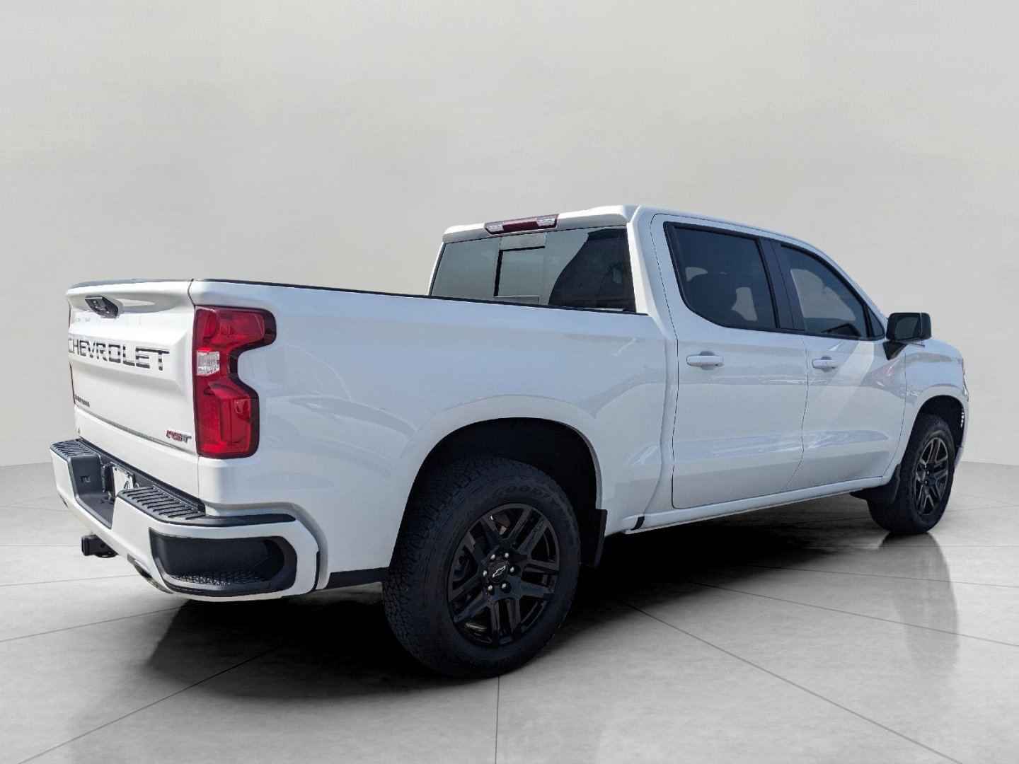 Used 2025 Chevrolet Silverado 1500 RST AWD/4WD image 2