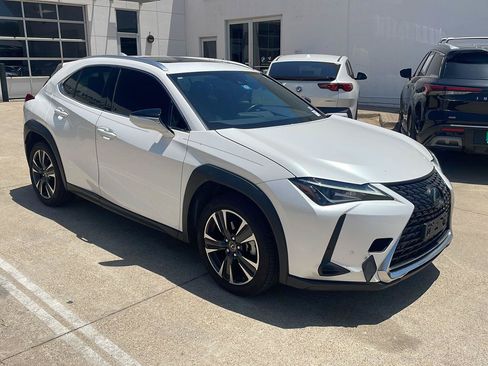 Used 2019 Lexus UX 200 w/ Premium Package FWD image 2