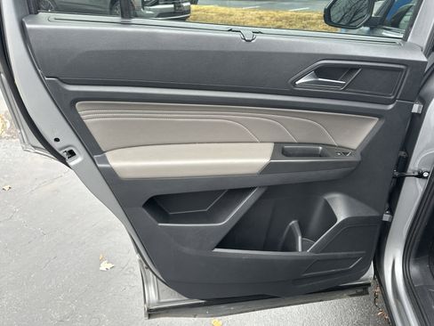 Used 2022 Volkswagen Atlas SE w/ Panoramic Sunroof Package image 19