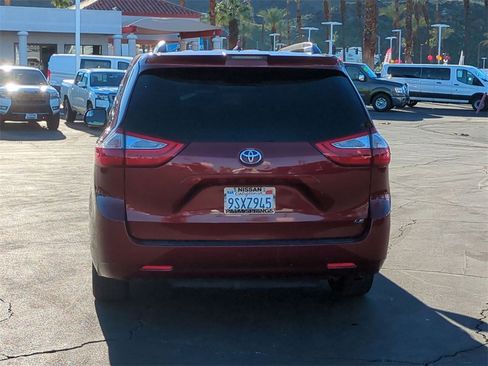 Used 2019 Toyota Sienna LE image 4