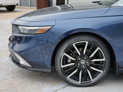 Used 2023 Honda Accord Touring image 9