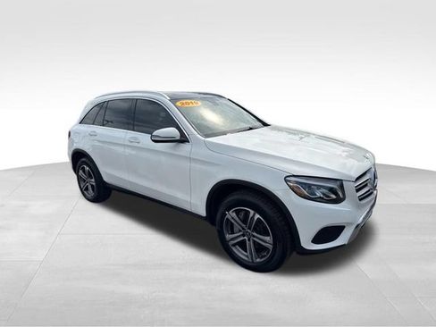 Used 2019 Mercedes-Benz GLC 300 4MATIC image 3