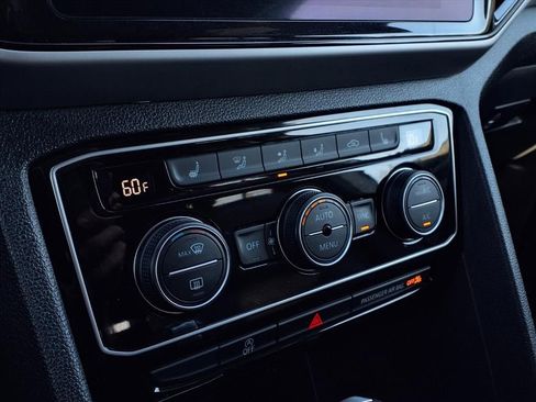 Certified 2022 Volkswagen Atlas Cross Sport SE image 11