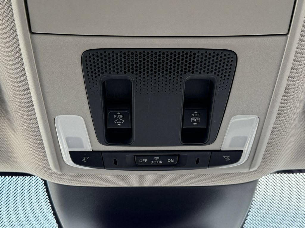 Used 2025 Honda Pilot Elite image 18