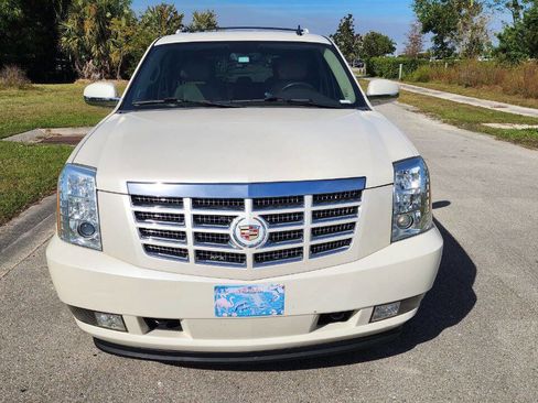 Used 2012 Cadillac Escalade Luxury image 10