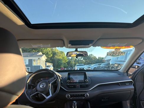 Used 2019 Nissan Altima 2.5 SR w/ SR Premium Package FWD image 18