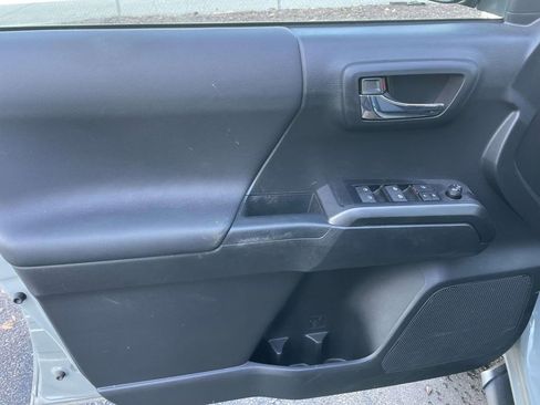 Used 2023 Toyota Tacoma TRD Sport image 27