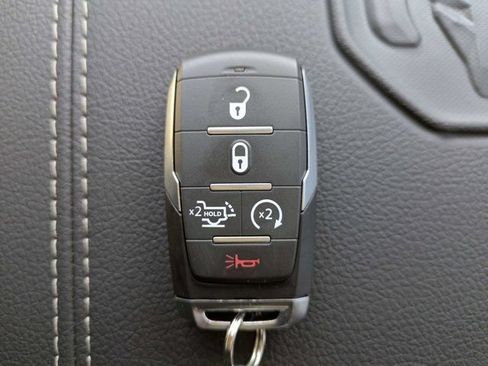 New 2026 RAM 2500 Laramie AWD/4WD image 29