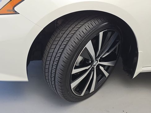 Certified 2021 Nissan Altima 2.5 SR w/ SR Premium Package FWD image 32