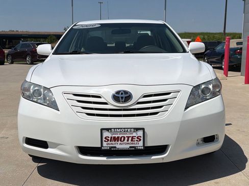 Used 2009 Toyota Camry LE FWD image 3