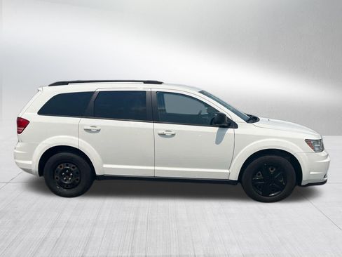Used 2017 Dodge Journey SE FWD image 2