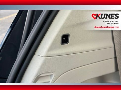 Used 2024 Chrysler Pacifica Touring-L FWD image 23