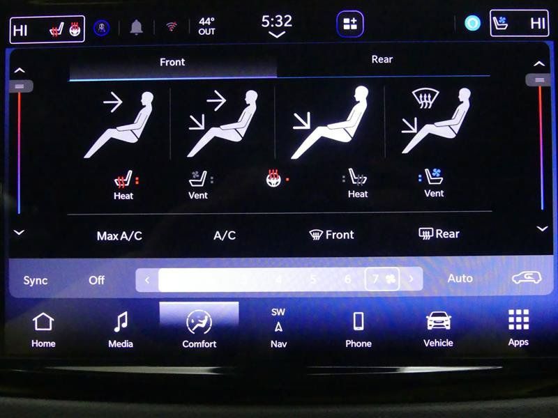 Used 2023 Chrysler Pacifica Limited AWD/4WD image 16