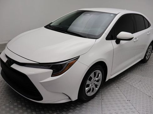 Certified 2025 Toyota Corolla LE w/ Convenience Package image 2