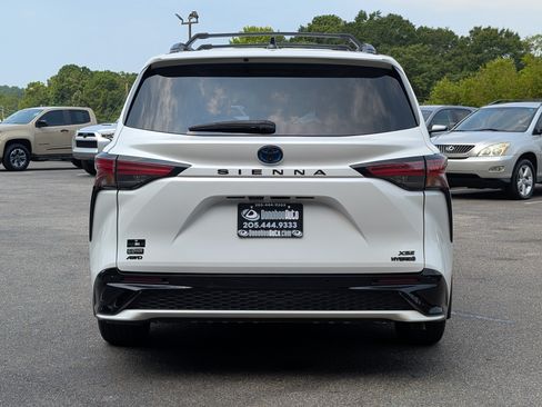 Used 2023 Toyota Sienna XSE AWD/4WD image 8