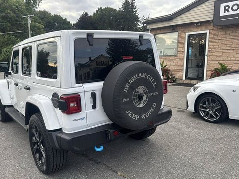 Used 2022 Jeep Wrangler Unlimited Sahara w/ Cold Weather Group AWD/4WD image 11