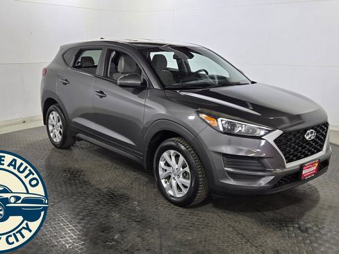 Used 2020 Hyundai Tucson SE image 1