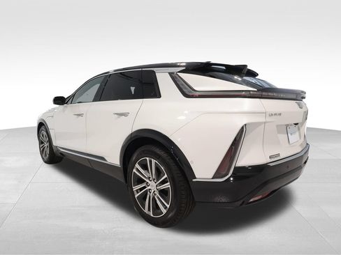 Certified 2024 Cadillac Lyriq Luxury AWD/4WD image 2