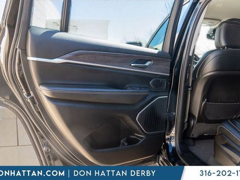Used 2023 Jeep Grand Cherokee L Limited AWD/4WD image 16