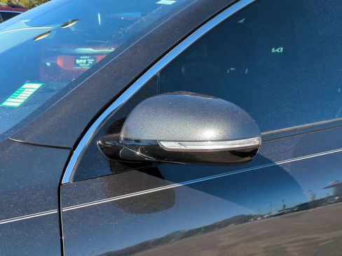 Certified 2022 Kia Niro EX image 12