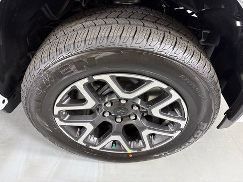 New 2026 RAM 1500 Laramie AWD/4WD image 11