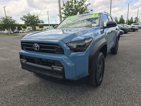 Certified 2025 Toyota 4Runner SR5 AWD/4WD image 8