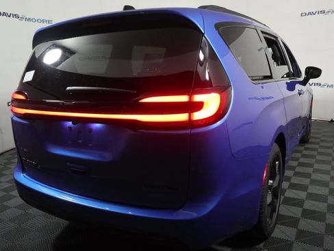 New 2026 Chrysler Pacifica Limited image 6