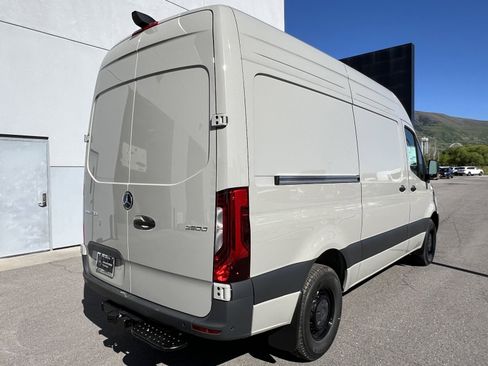 Used 2024 Mercedes-Benz Sprinter 2500 image 15