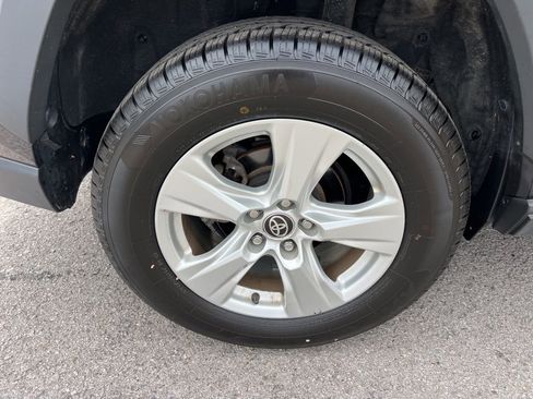 Used 2021 Toyota RAV4 XLE w/ XLE Grade Weather Package image 7