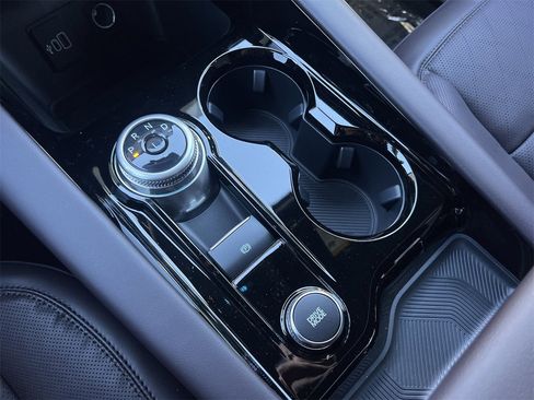 New 2026 Ford Explorer Platinum image 8