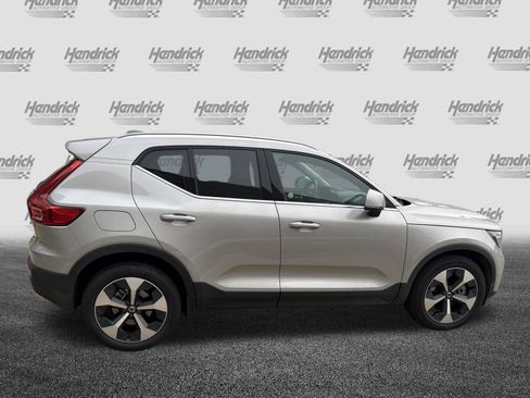 Used 2025 Volvo XC40 B5 Plus image 11