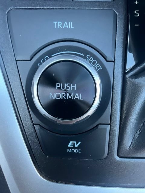 Used 2025 Toyota RAV4 XLE AWD/4WD image 21