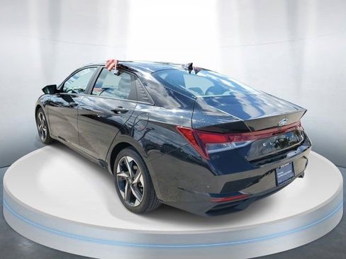 Certified 2023 Hyundai Elantra SEL w/ Convenience Package image 3