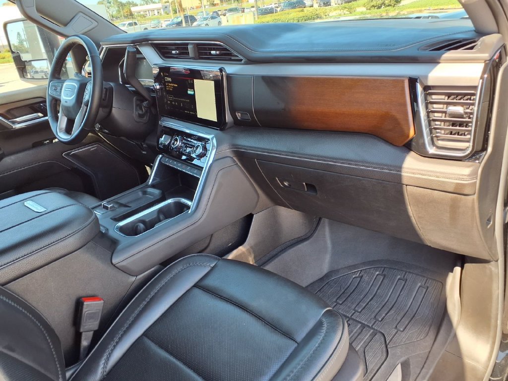 Used 2024 GMC Sierra 2500 Denali w/ Technology Package AWD/4WD image 12