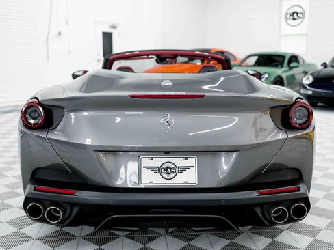 Used 2020 Ferrari Portofino RWD image 17