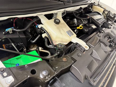 Used 2017 Chevrolet Express 2500 Extended RWD image 60