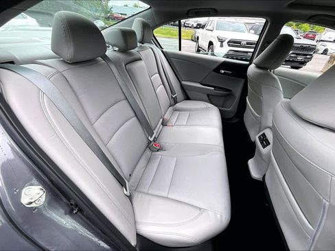 Used 2017 Honda Accord Touring image 21