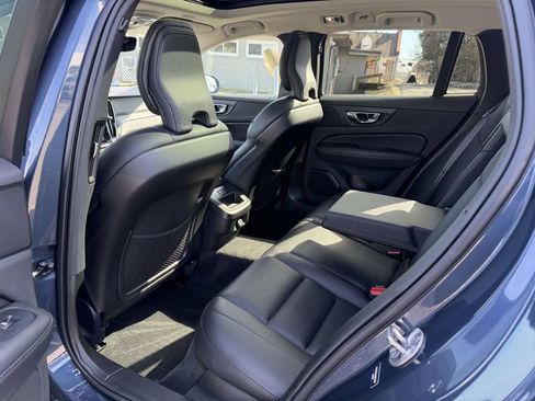 Used 2022 Volvo V60 T5 Cross Country image 15