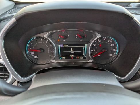 Used 2018 Chevrolet Equinox Premier image 16