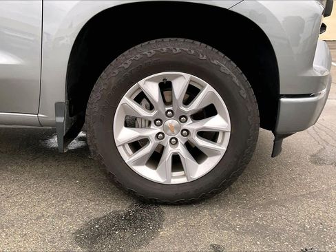 Used 2025 Chevrolet Silverado 1500 Custom image 11