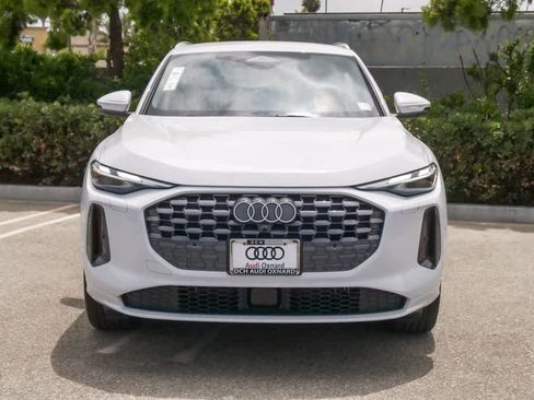 Used 2025 Audi Q5 Premium w/ Convenience Package AWD/4WD image 2