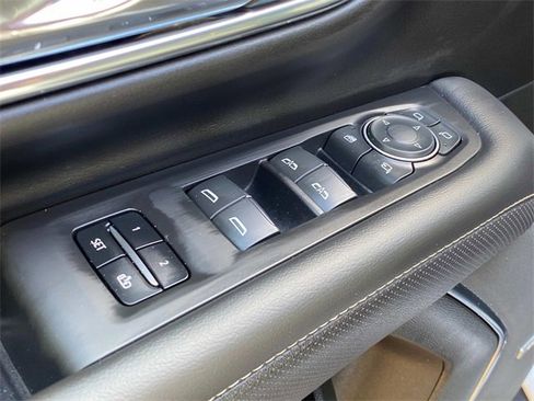 Used 2023 Chevrolet Suburban Premier image 13