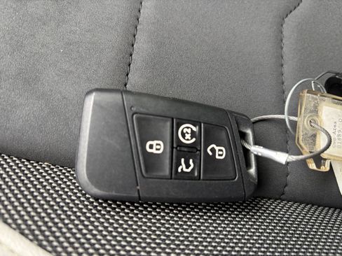 Used 2026 Volkswagen Taos SE AWD/4WD image 21