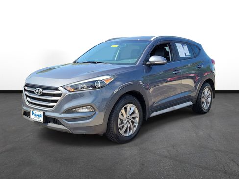 Used 2017 Hyundai Tucson SE Plus FWD image 2