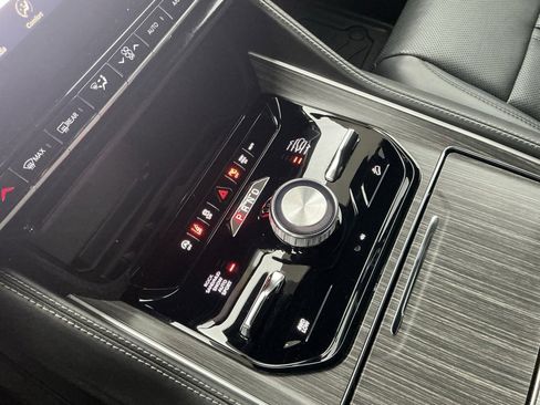 Used 2023 Jeep Wagoneer Series III w/ Premium Group I image 12