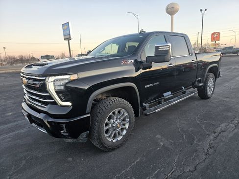 Used 2024 Chevrolet Silverado 2500 LTZ w/ LTZ Plus Package image 7