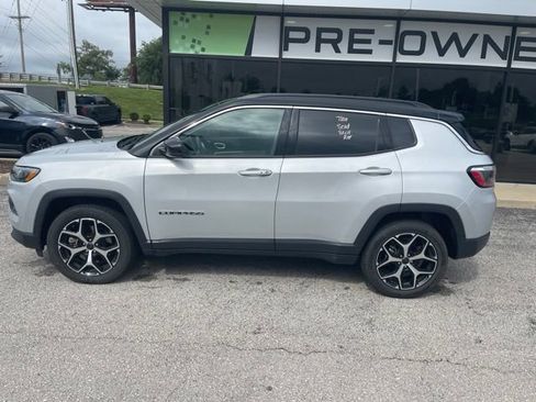 Used 2025 Jeep Compass Limited AWD/4WD image 8