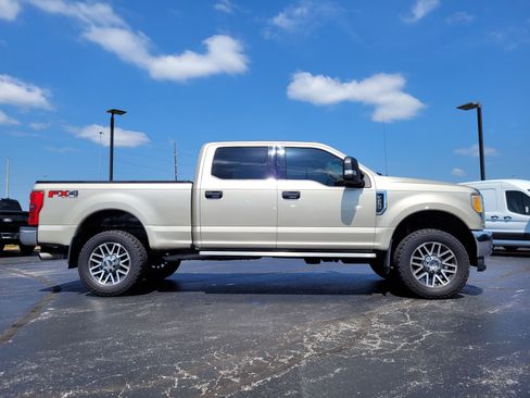 Used 2017 Ford F250 XLT w/ XLT Value Package AWD/4WD image 2