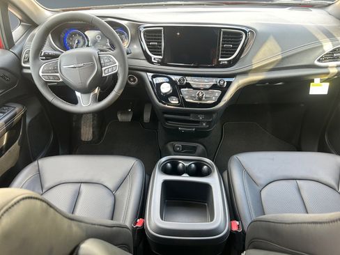 New 2026 Chrysler Pacifica Select image 10